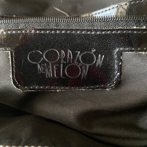 Large vibrant purse/bag with multiple zippers and snaps. Made in Mexico. - Picture 13 of 16